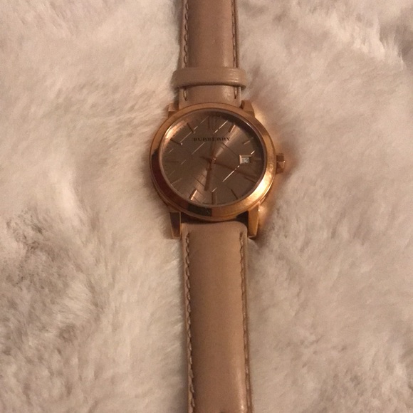 BURBERRY WOMEN'S THE CITY ROUND BEIGE LEATHER STRAP WATCH - Picture 2 of 14